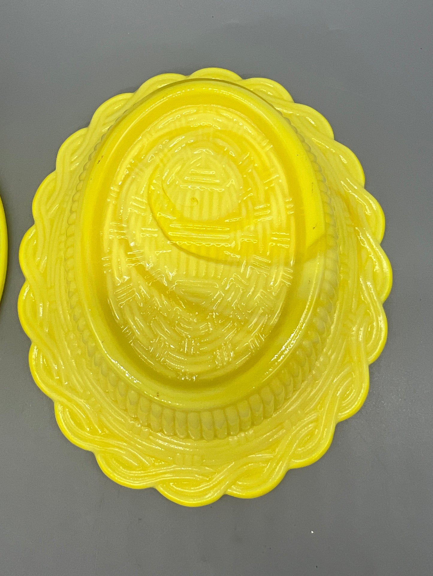 Mosser Dandelion Yellow Hen On Nest 6.5"